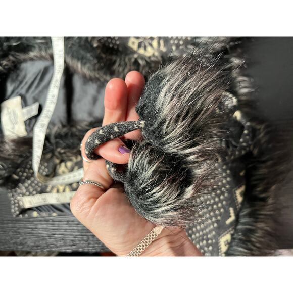 Vintage Y2K American Rag Nordic Style Fur-lined Cropped Vest - Picture 6 of 10